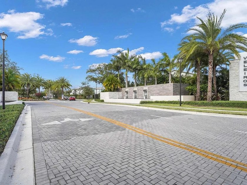 Welcome to this beautifully maintained two-story waterfront home - photo 48