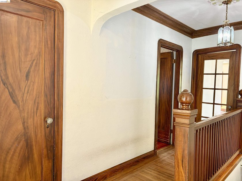The Ultimate Luxury Canvas: Panoramic Bay Views &amp; Timeless - photo 3