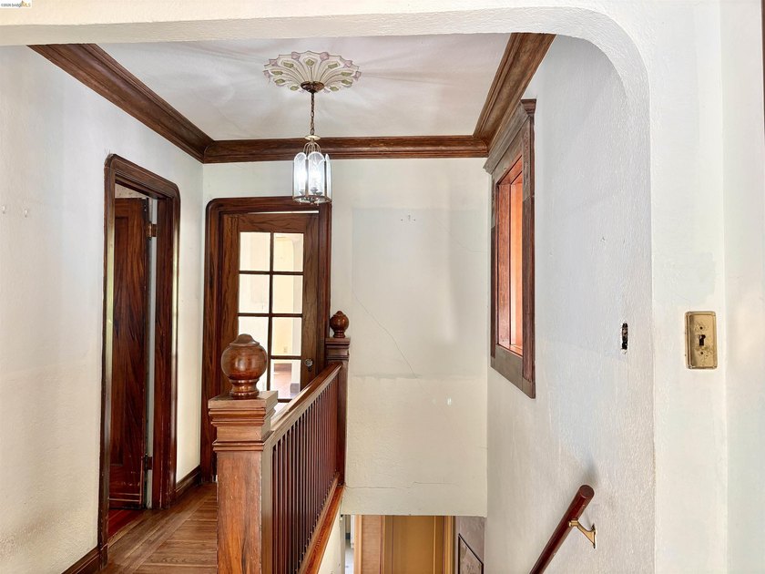 The Ultimate Luxury Canvas: Panoramic Bay Views &amp; Timeless - photo 7
