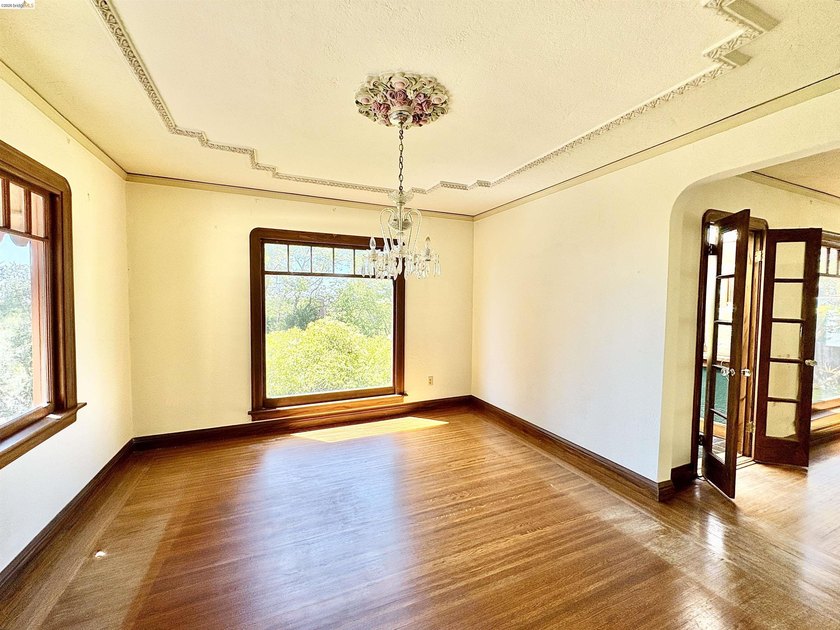 The Ultimate Luxury Canvas: Panoramic Bay Views &amp; Timeless - photo 9