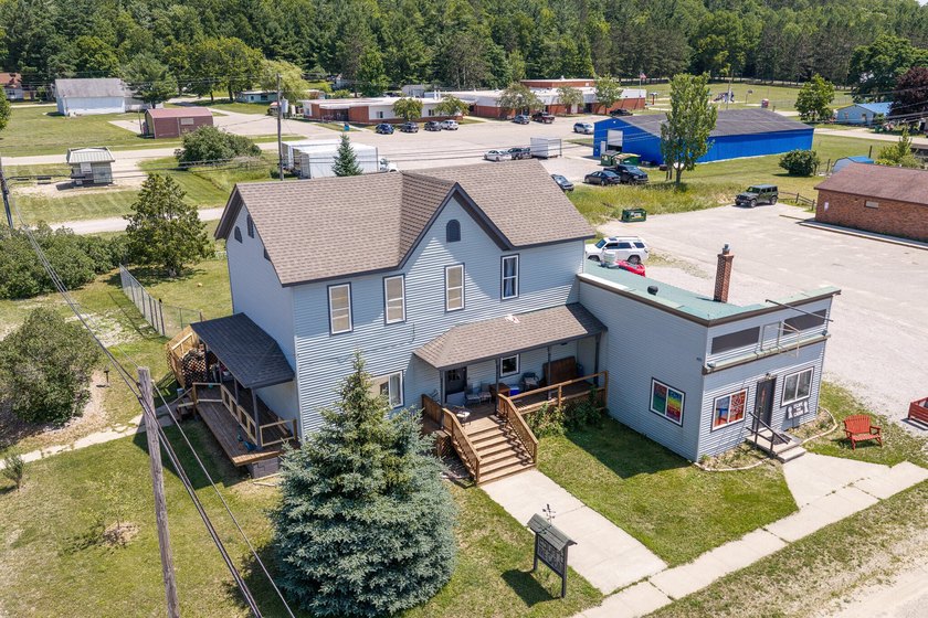 Looking for a property with endless possibilities? This - photo 2