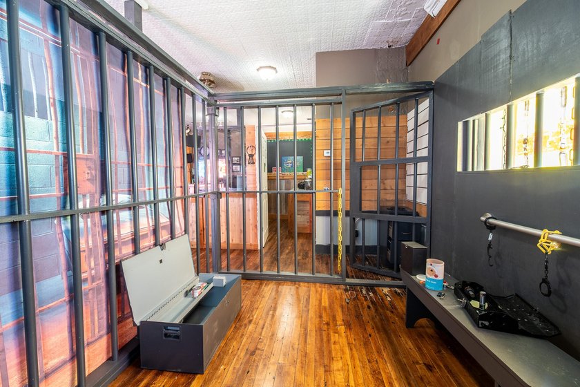 Looking for a property with endless possibilities? This - photo 7