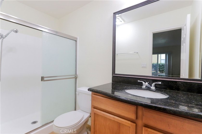 Nicely updated first-floor end-unit offering 3 bedrooms, 2 - photo 12