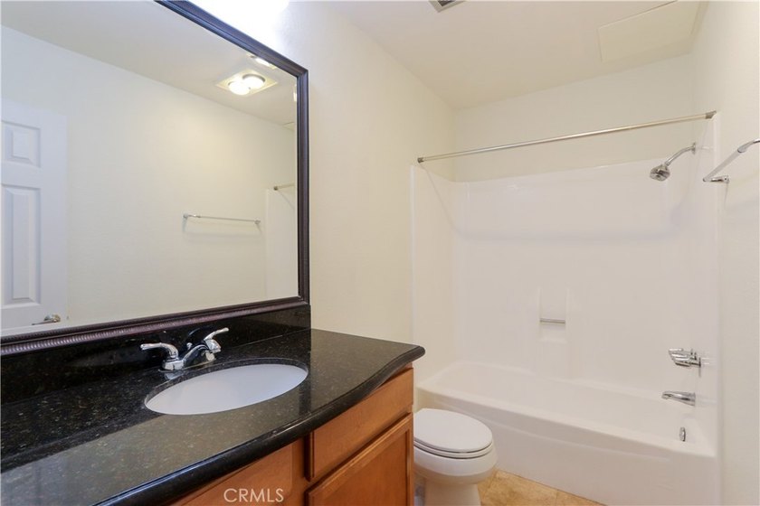 Nicely updated first-floor end-unit offering 3 bedrooms, 2 - photo 16