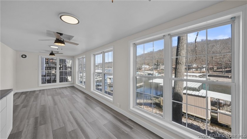 This fully furnished lakefront home is perfect for full-time - photo 37