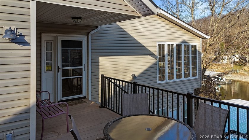 This fully furnished lakefront home is perfect for full-time - photo 39