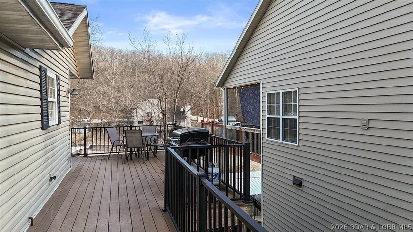 This fully furnished lakefront home is perfect for full-time - photo 40