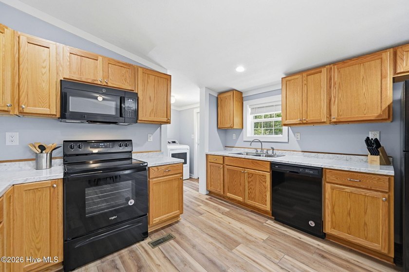 Better than new Modern Oasis on 1+ Acre in Hampstead &amp; No HOA in - photo 18