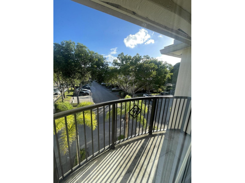 Welcome to your three-bedroom, two-bathroom waterfront - photo 6