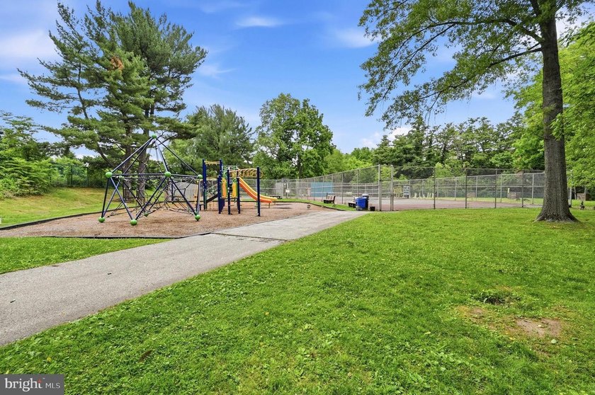 This one bedroom two  bathroom condominium is priced to sell.  A - photo 11
