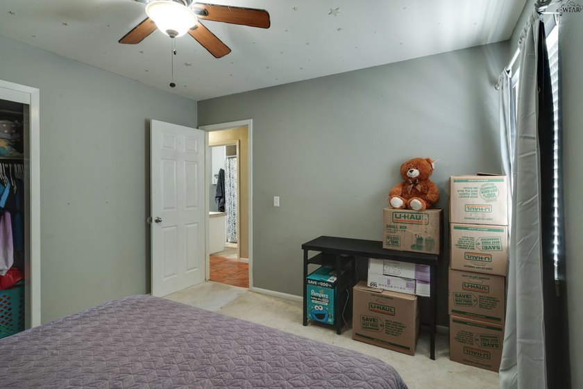 Fantastic 3 bedroom, 2 bath home offering over 1,800 square feet - photo 21