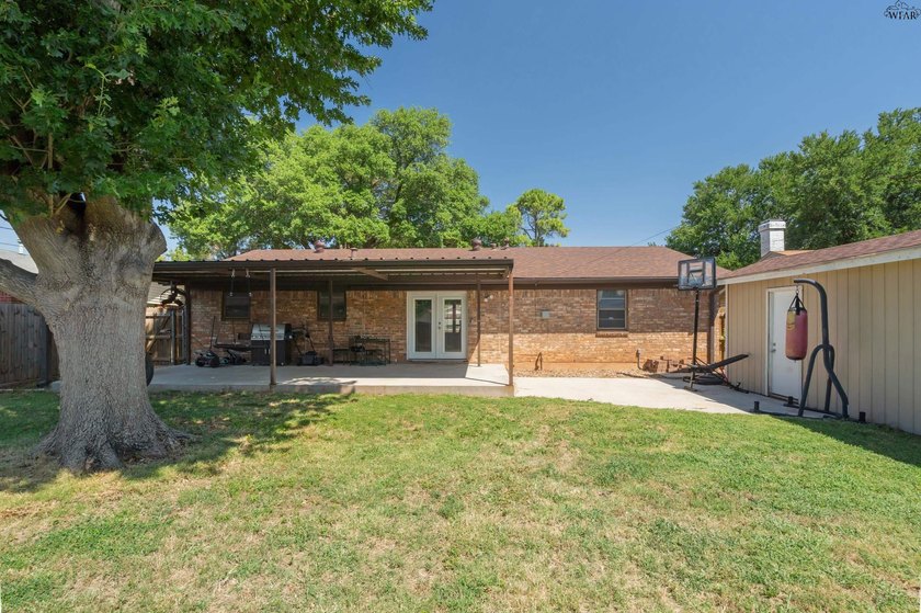 Fantastic 3 bedroom, 2 bath home offering over 1,800 square feet - photo 31