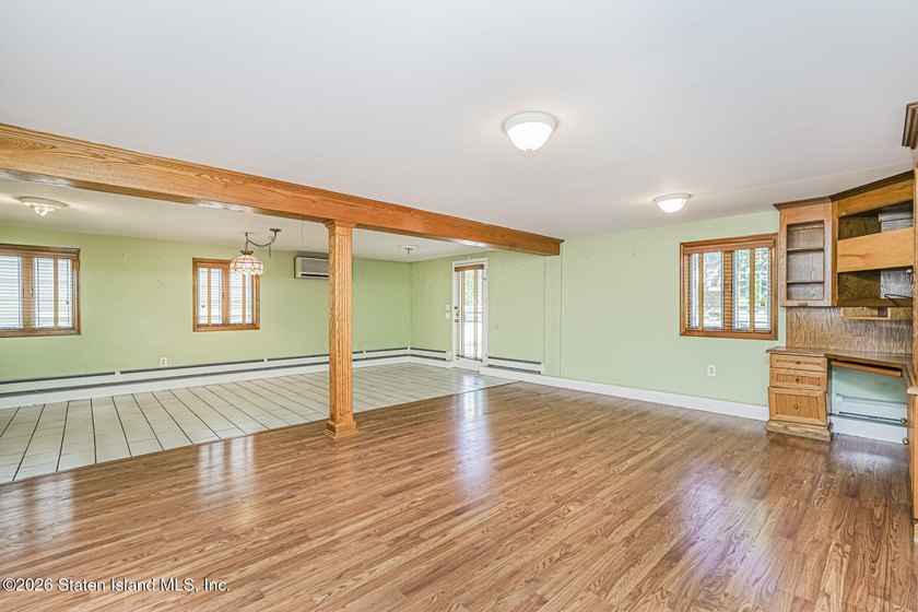Exceptional Value in Lower Todt Hill! Welcome to this - photo 32