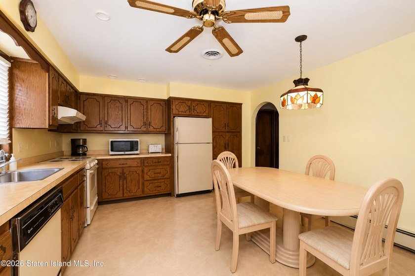 Welcome to 14 Martin Avenue! This spacious detached two-family - photo 21