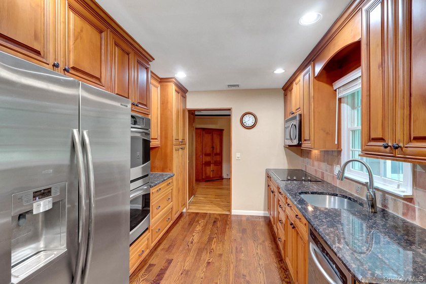 Welcome to this beautifully maintained cedar and brick-sided - photo 15