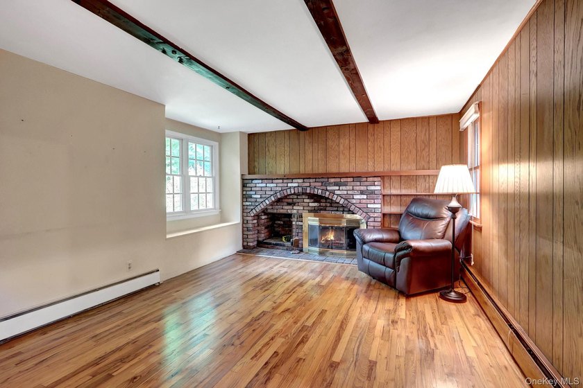 Welcome to this beautifully maintained cedar and brick-sided - photo 18