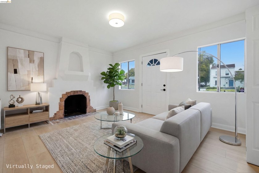 Two charming Mediterranean-style homes on one lot in the heart - photo 6
