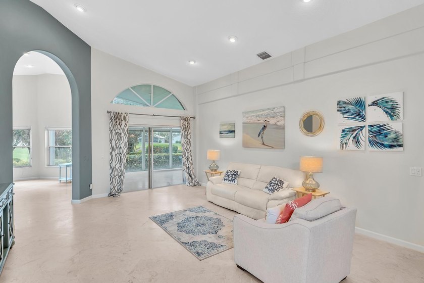 Gorgeous 3BR/2.5BA Mediterranean with panoramic full lake views - photo 5