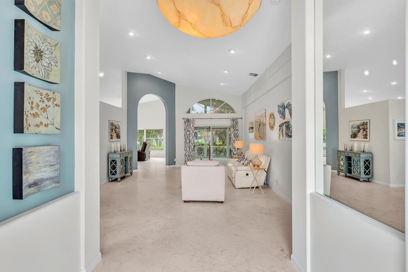 Gorgeous 3BR/2.5BA Mediterranean with panoramic full lake views - photo 6