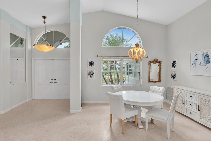 Gorgeous 3BR/2.5BA Mediterranean with panoramic full lake views - photo 9