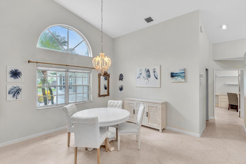 Gorgeous 3BR/2.5BA Mediterranean with panoramic full lake views - photo 10