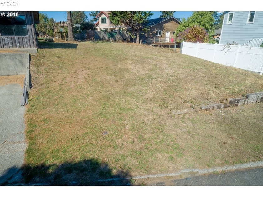 OCEAN VIEW LOT with no HOA or CC&amp;R's to tell you what to build! - photo 2