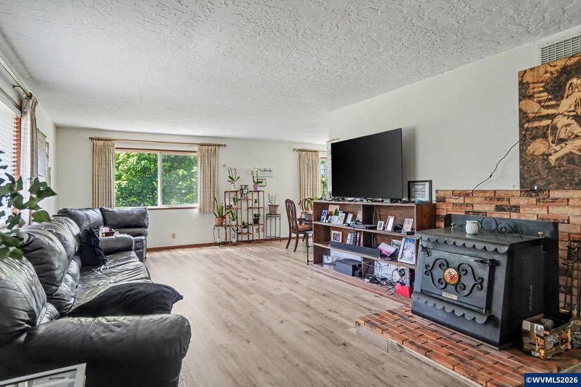 Perched above the Willamette River in Canby, this rare 7.46-acre - photo 9