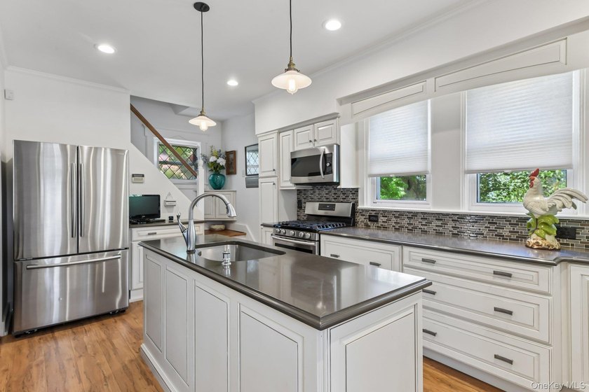 GRACIOUS, CHARMING &amp; ALL DONE! Wonderful Huntington Village - photo 11
