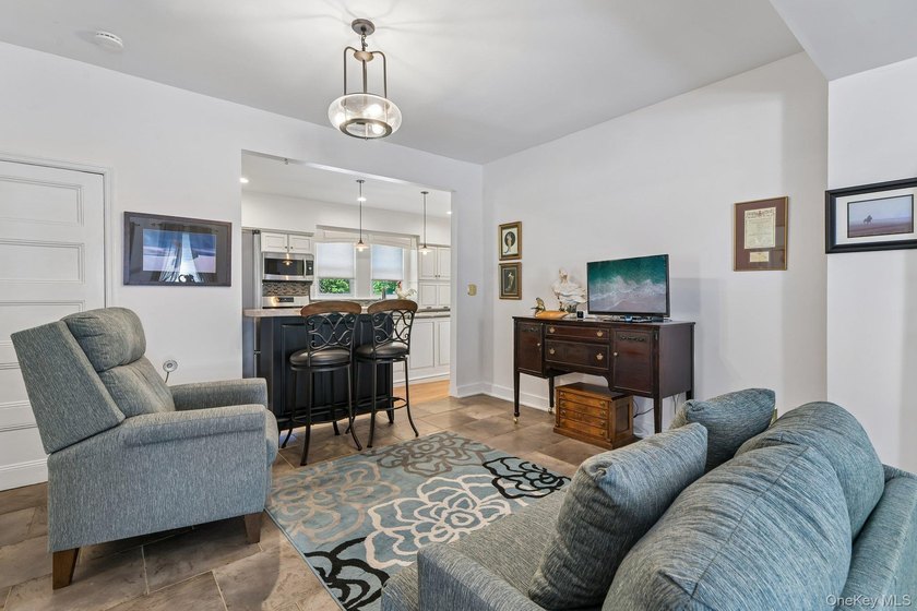 GRACIOUS, CHARMING &amp; ALL DONE! Wonderful Huntington Village - photo 16