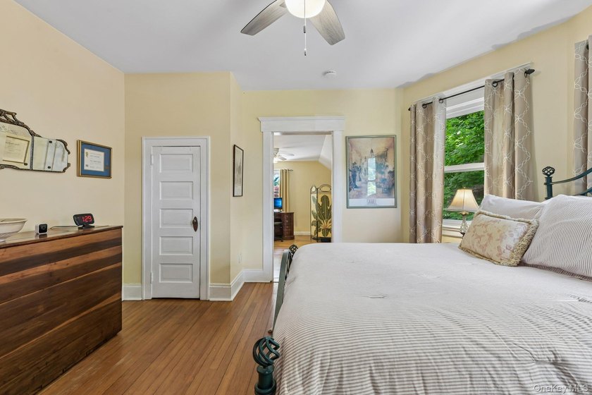 GRACIOUS, CHARMING &amp; ALL DONE! Wonderful Huntington Village - photo 24