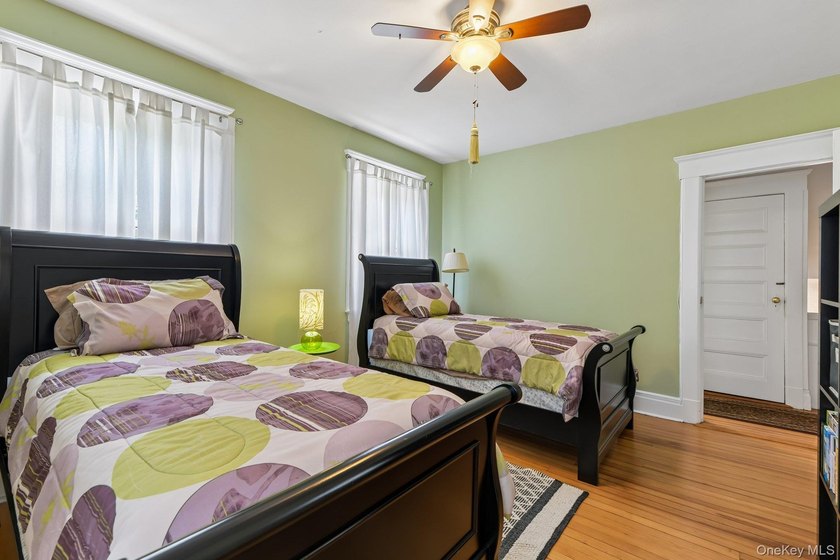 GRACIOUS, CHARMING &amp; ALL DONE! Wonderful Huntington Village - photo 31