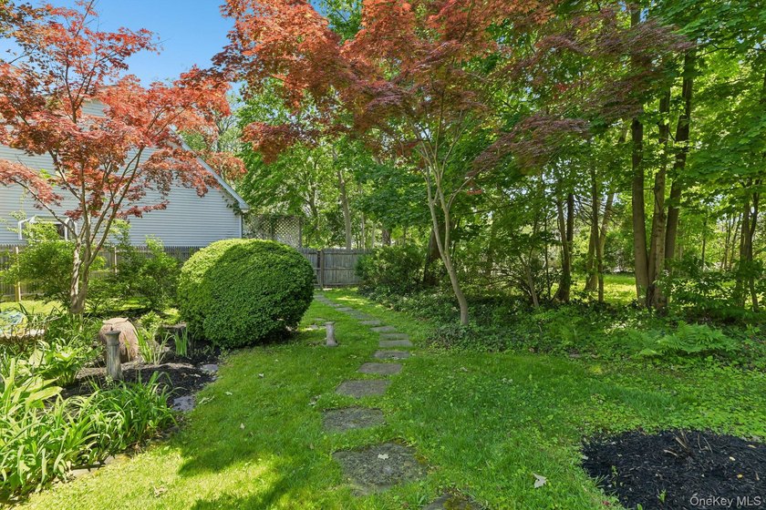 GRACIOUS, CHARMING &amp; ALL DONE! Wonderful Huntington Village - photo 38