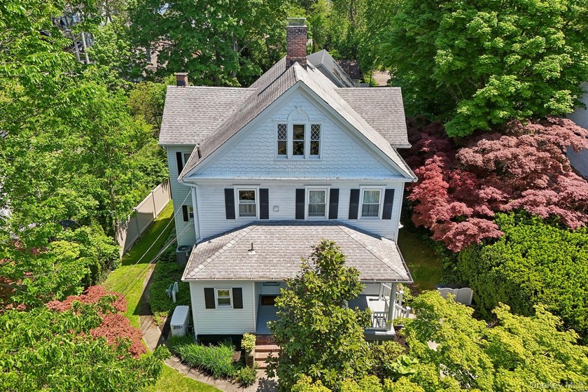 GRACIOUS, CHARMING &amp; ALL DONE! Wonderful Huntington Village - photo 43