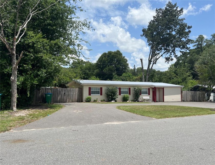 Welcome home to this charming 4-bedroom, 2-bath concrete block - photo 2