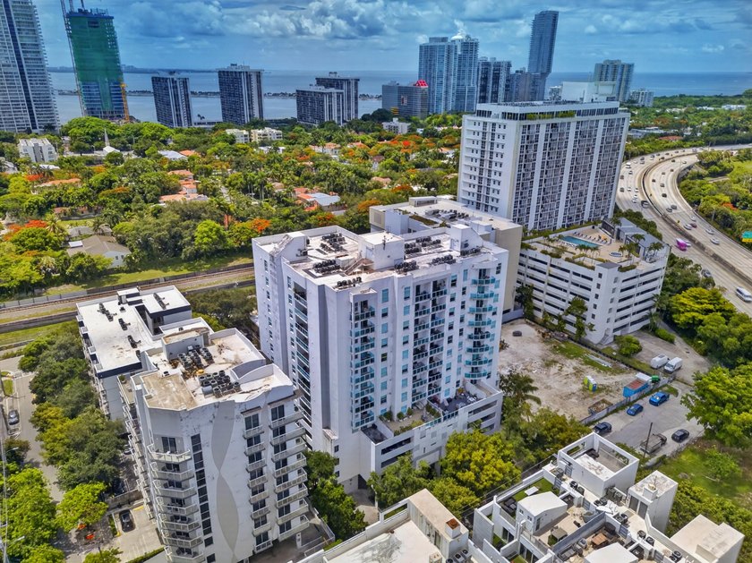 Live in the heart of Brickell and enjoy the ultimate Miami - photo 2