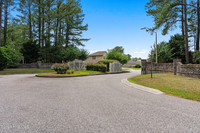 Motivated Seller! Welcome to this beautifully maintained - photo 22
