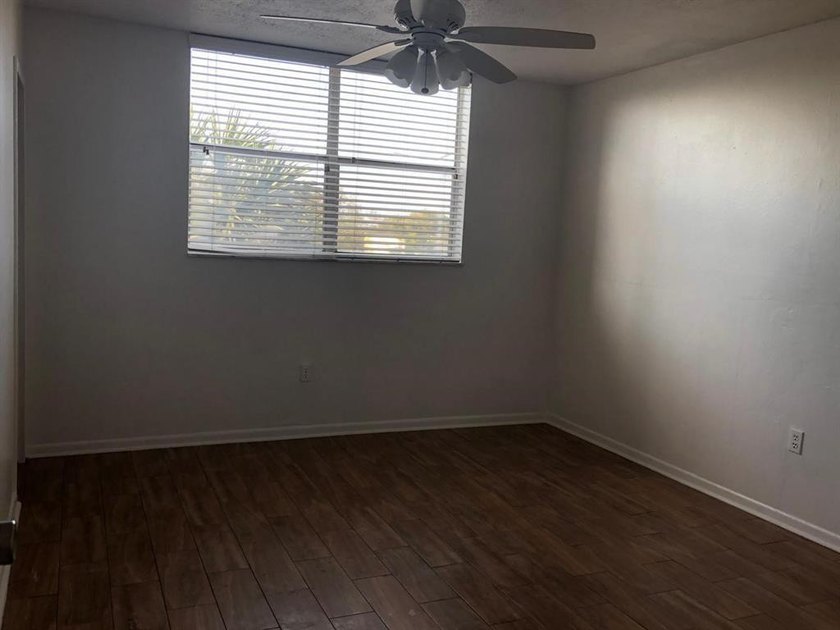 Great investment opportunity in an all-ages community with no - photo 4