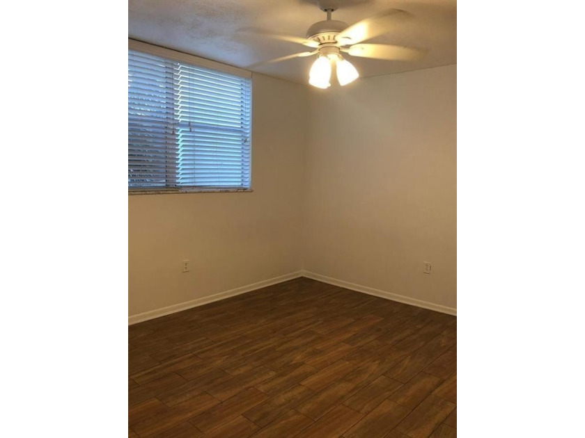 Great investment opportunity in an all-ages community with no - photo 7