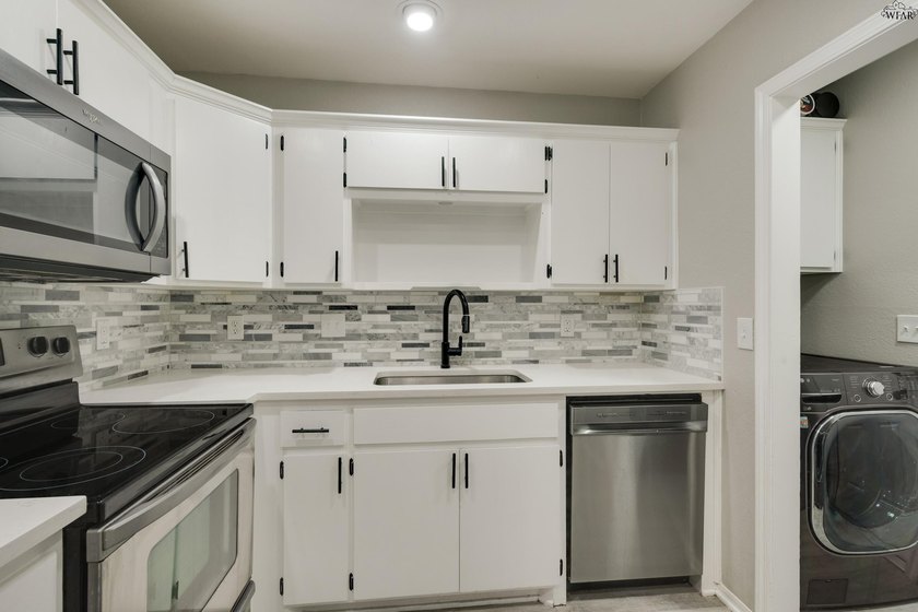 Picture mornings in a 2023-remodeled kitchen, with quartz - photo 11