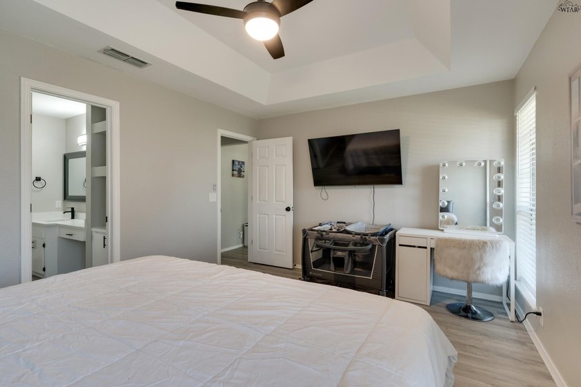 Picture mornings in a 2023-remodeled kitchen, with quartz - photo 13