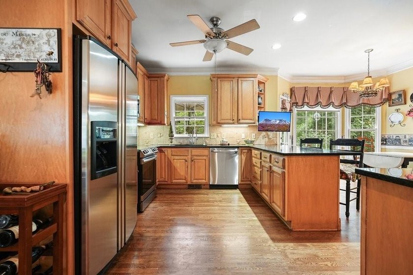 Welcome home to this charming ranch nestled on a private - photo 16