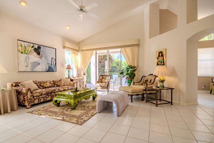 Experience the pinnacle of luxury in this stunning 3 bedroom, 2 - photo 7