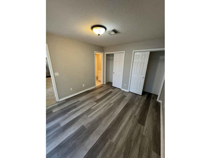 Welcome to this charming three-bedroom, three-bathroom townhouse - photo 12