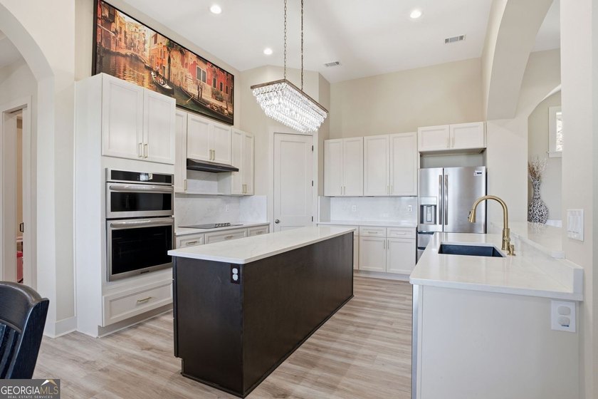 Discover your dream home with breathtaking panoramic long-range - photo 14