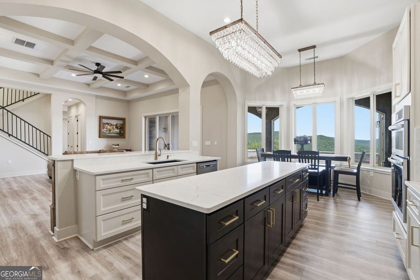 Discover your dream home with breathtaking panoramic long-range - photo 16