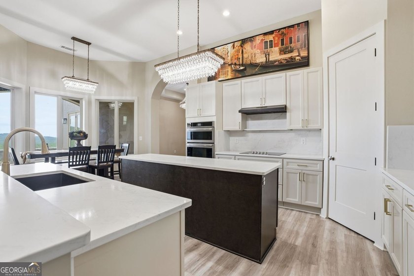 Discover your dream home with breathtaking panoramic long-range - photo 17