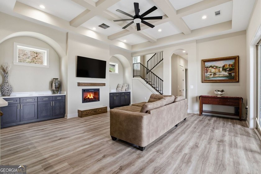 Discover your dream home with breathtaking panoramic long-range - photo 19