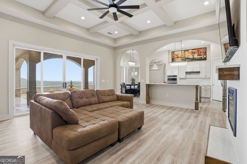 Discover your dream home with breathtaking panoramic long-range - photo 21