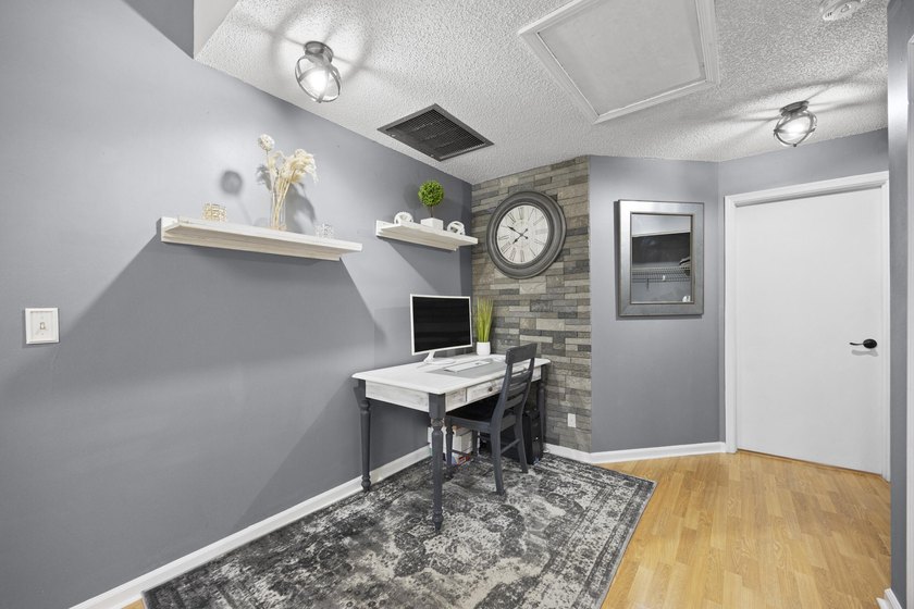 Beautifully updated townhome in the gated community of Discover - photo 21