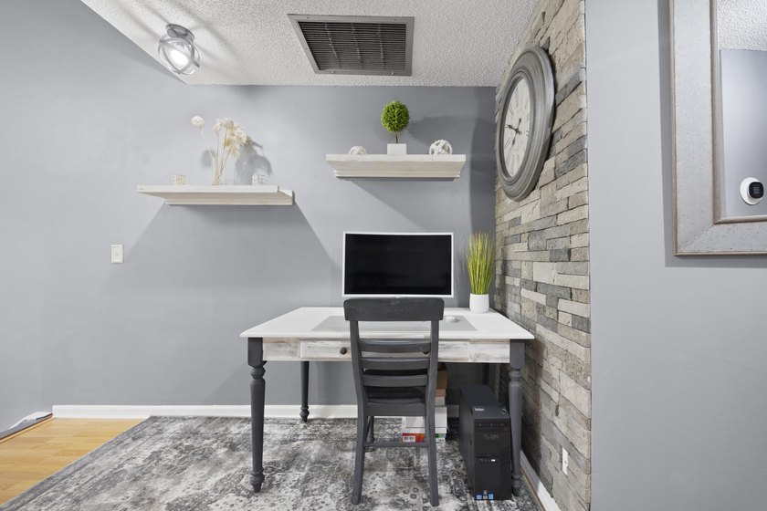 Beautifully updated townhome in the gated community of Discover - photo 22